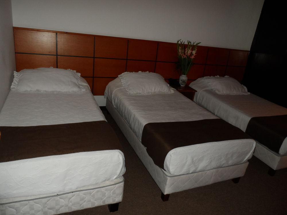 Hotel Casa Quinta Embajada โบโกตา ภายนอก รูปภาพ